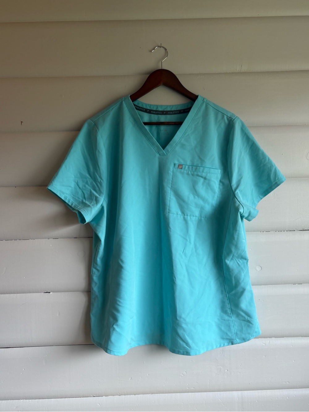 Fabletics Performance Scrub Top Aqua Stretch V-Neck XXL/1X Scrubs - Picture 2 of 8
